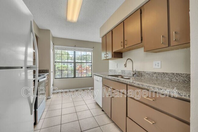 Building Photo - 36 Arbor Lake Park