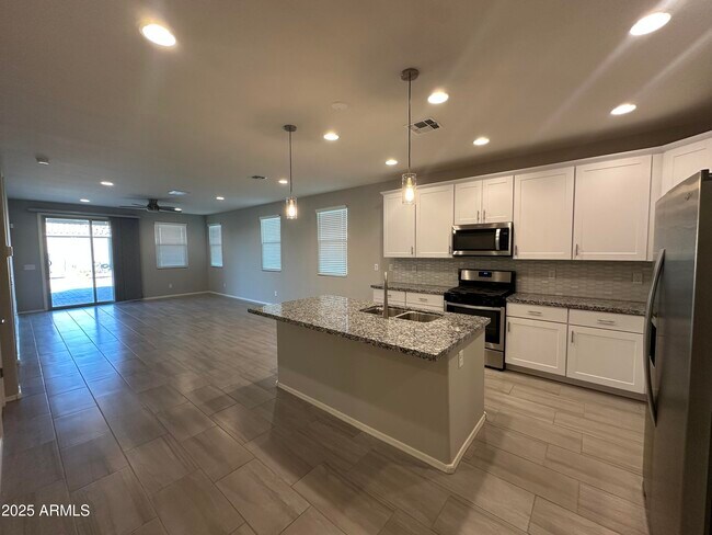 Building Photo - 20645 N Gardenia Rd