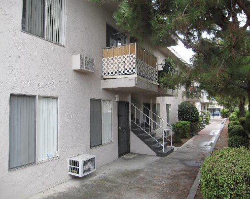 Building Photo - 393 Shady Ln