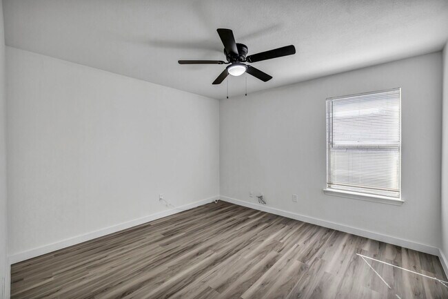 Foto del edificio - 5903 Kevin Kelly Pl