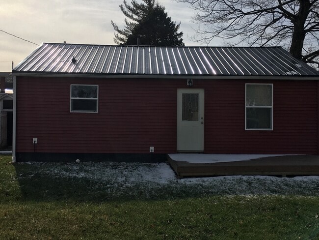 Building Photo - 11 W Main St