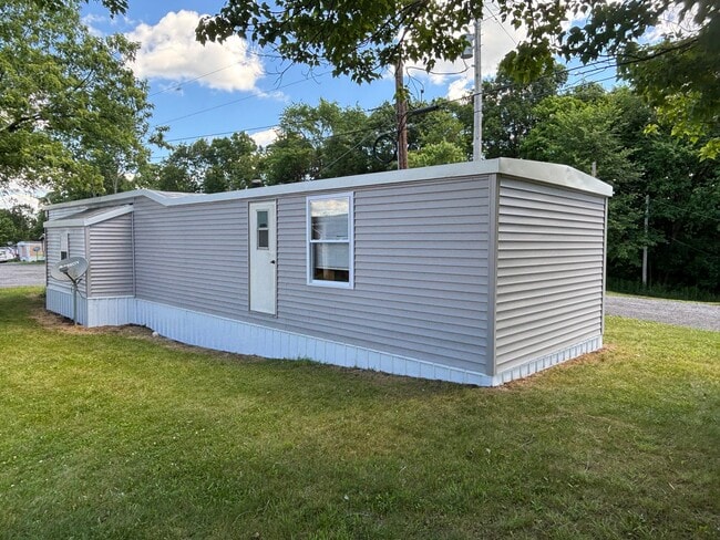 Building Photo - 101 Breezewood Park Rd