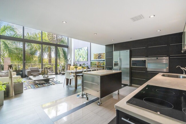 Foto del edificio - 6000 Collins Ave