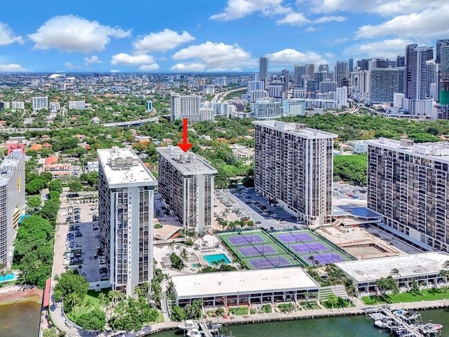 Foto del edificio - 1915 Brickell Ave