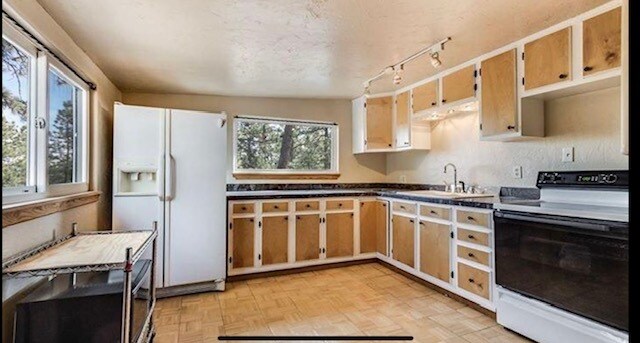 Building Photo - 77 Catamount Ln