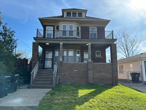 Building Photo - 734 Ashland St