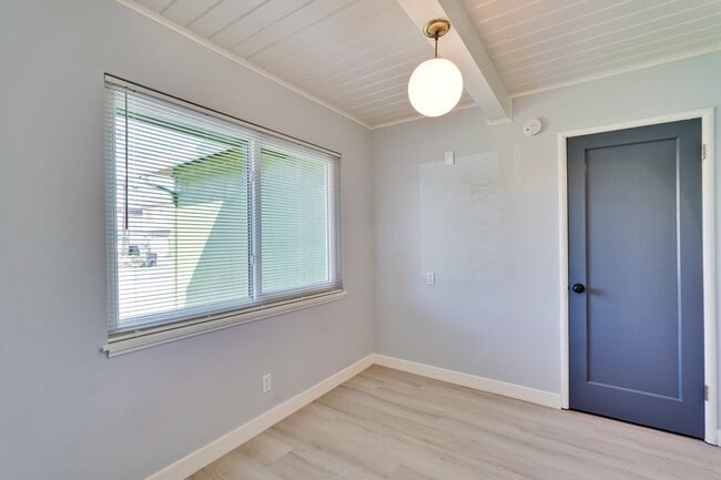 Foto del edificio - Remodeled 3-bedroom 1 bath
