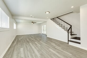 Building Photo - 124 Sage St