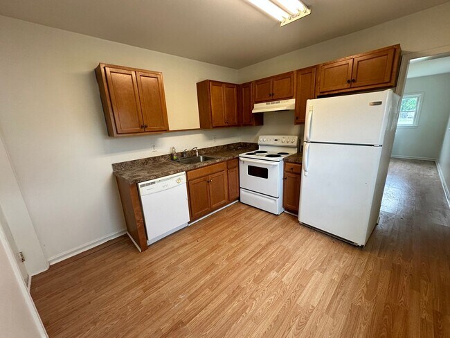 Building Photo - 422 Longwood Ave