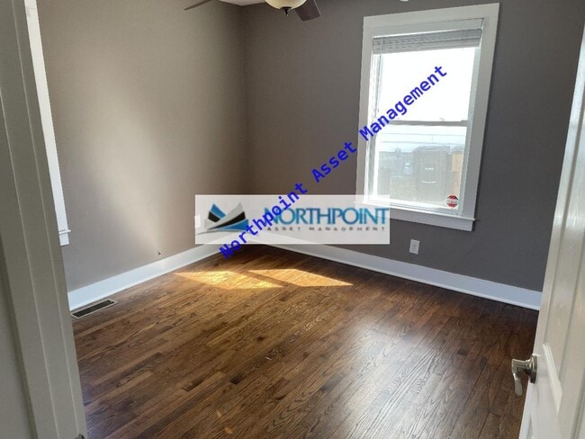 Building Photo - OLD CHARM 3 bedroom/2 bath