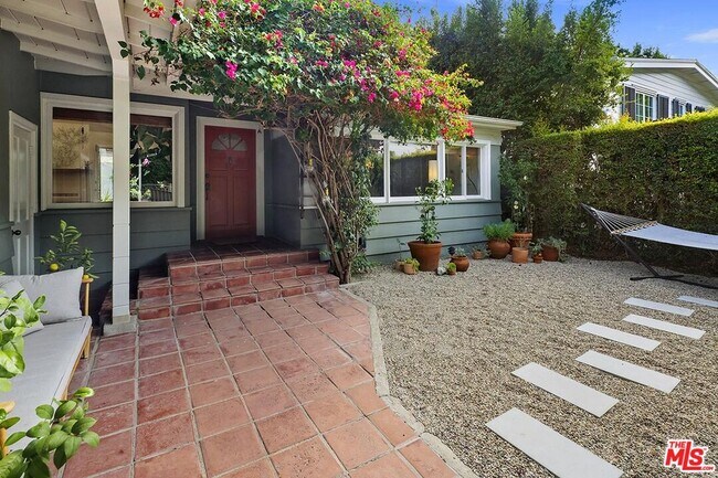 Building Photo - 1514 N Beverly Dr
