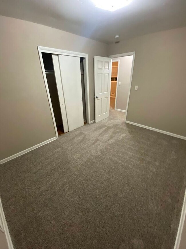 Building Photo - 4131-4133 W Kiley Ave. (Duplex)