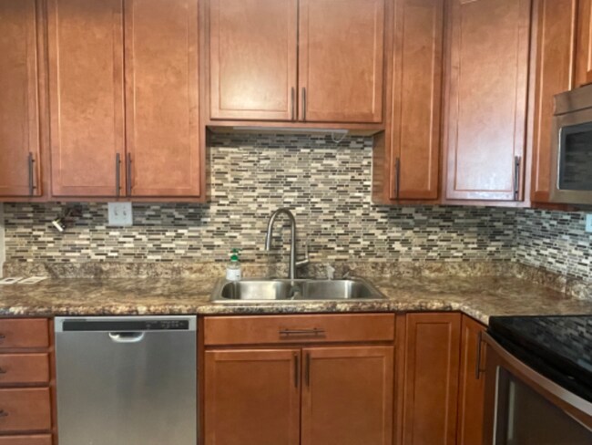 Foto del edificio - 375 Plum Creek Dr