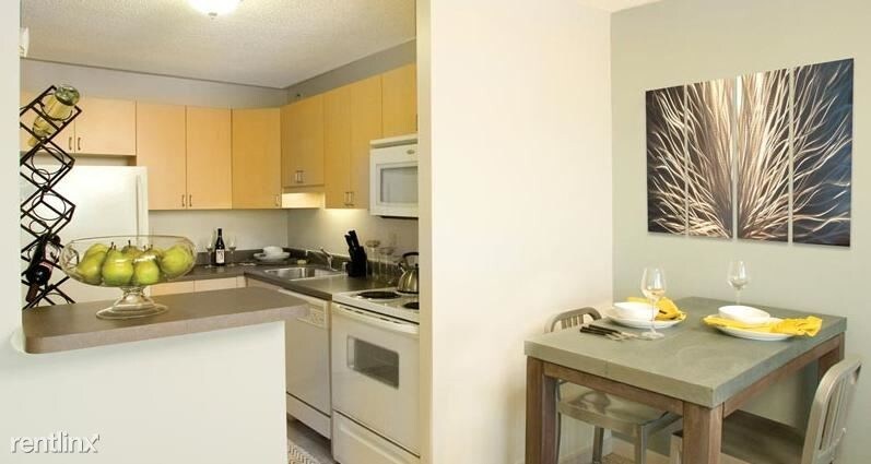 Primary Photo - 1213 S Michigan Ave