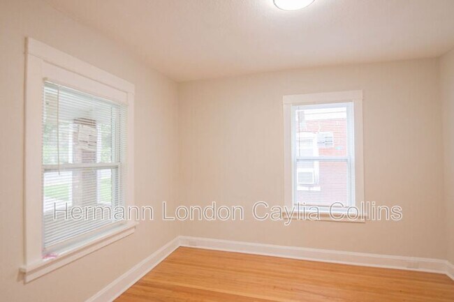 Foto del edificio - 3424 Lucas and Hunt Rd