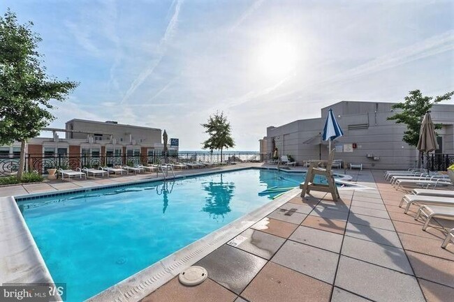 Foto del edificio - Luxurious 1 Bedroom Condo in National Harbor!