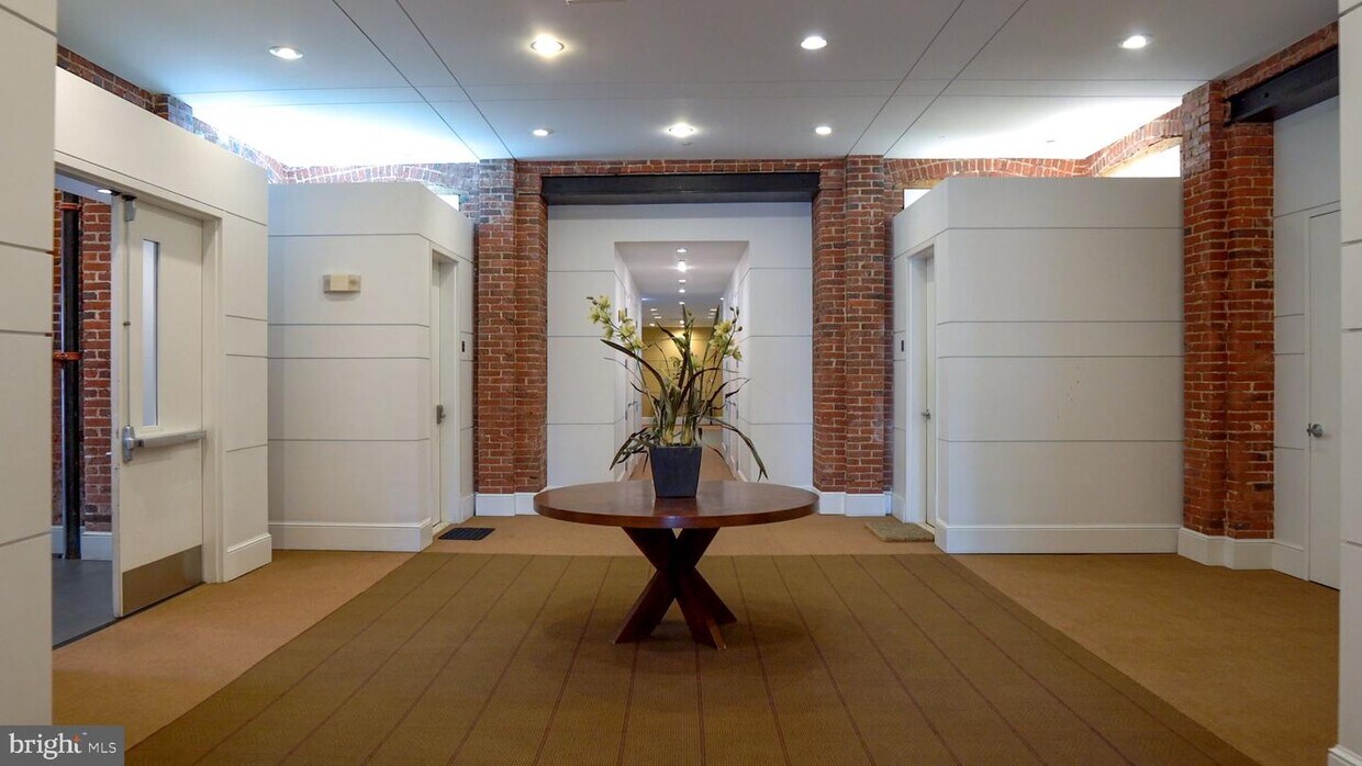 Foto principal - 2035 2nd St NW