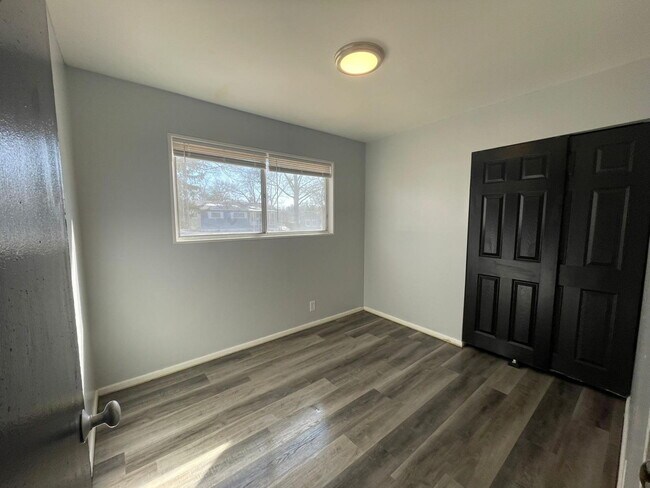 Foto del edificio - 3421 Elmhurst Dr