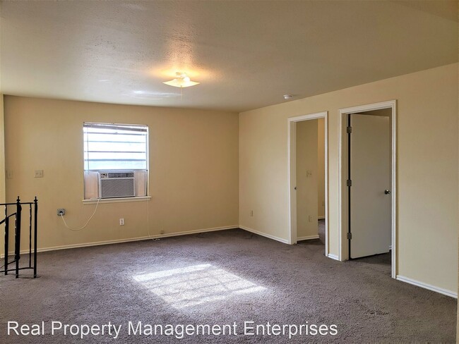 Building Photo - 2 br, 1 bath House - 422 1/2 UP S 4th St