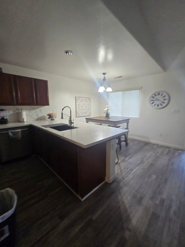 Foto del edificio - Beautiful 3BD 2BA home for rent in Hanford!