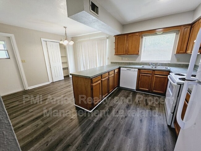 Building Photo - 4715 Kanoy Dr
