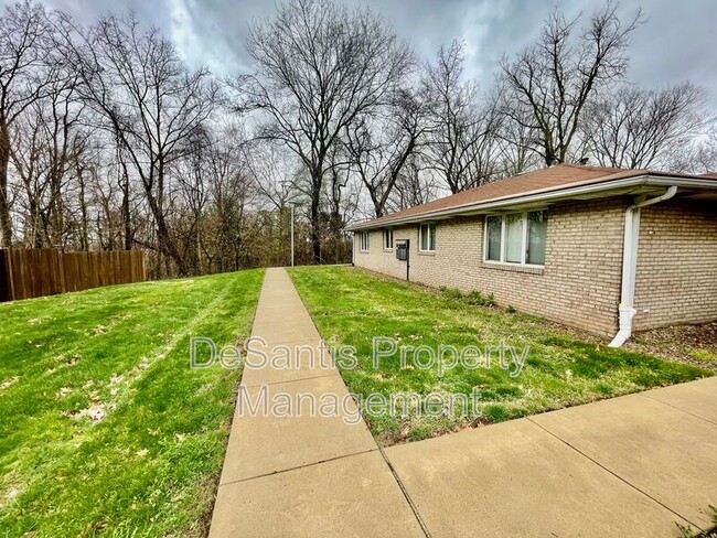 Building Photo - 414 Lunar Ln