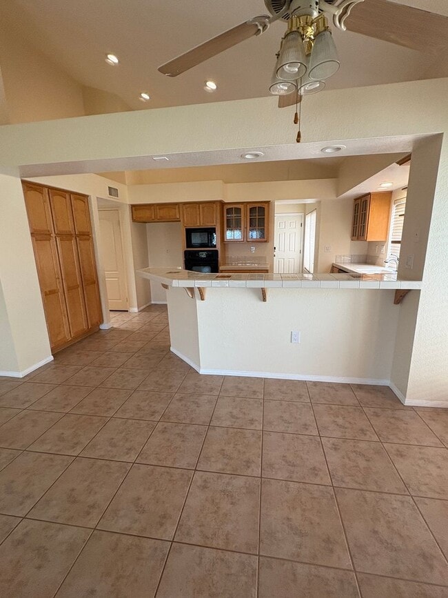 Building Photo - Beautiful Single-Story 3 Bedroom, 2 bath Home with Solar in Desirable East Highlands Ranch!