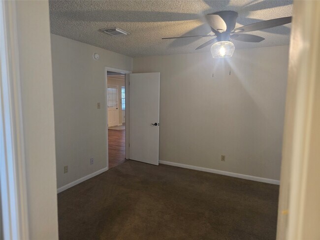 Foto del edificio - 12703 Pleasant Grove Rd