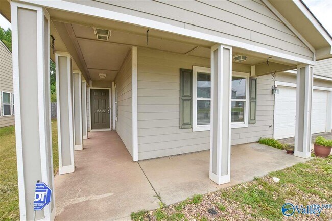 Building Photo - 15395 Mill Valley Dr