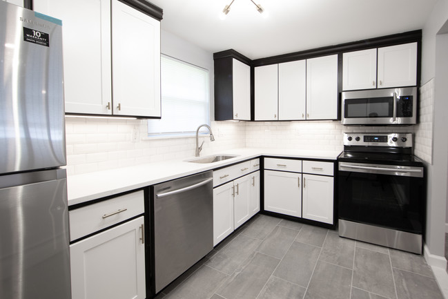 FULLY RENOVATED 2BR UNIT!! - Sunset Rock Apartments