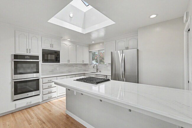 Foto del edificio - 662 McCarty Ave
