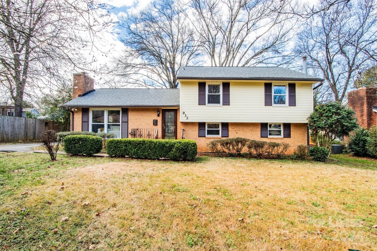 Primary Photo - 932 Stanfield Dr
