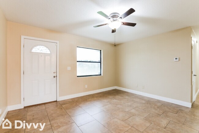 Building Photo - 724 Cornelia Ct