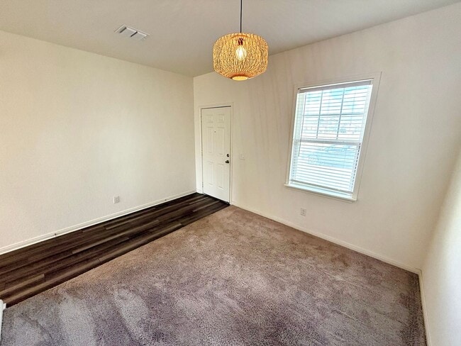 Building Photo - **APPLICATION RECEIVED** AVAILABLE NOW! 2-...