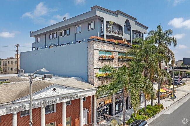 Foto del edificio - 930 S Robertson Blvd