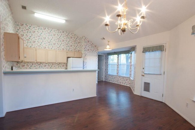 Building Photo - 1812 Pine Ridge Dr