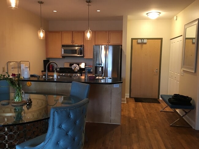 Kitchen/Living room - 5570 Centre Ave Apartment