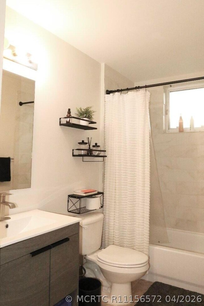 Foto del edificio - 2100 Greenview Shores Blvd
