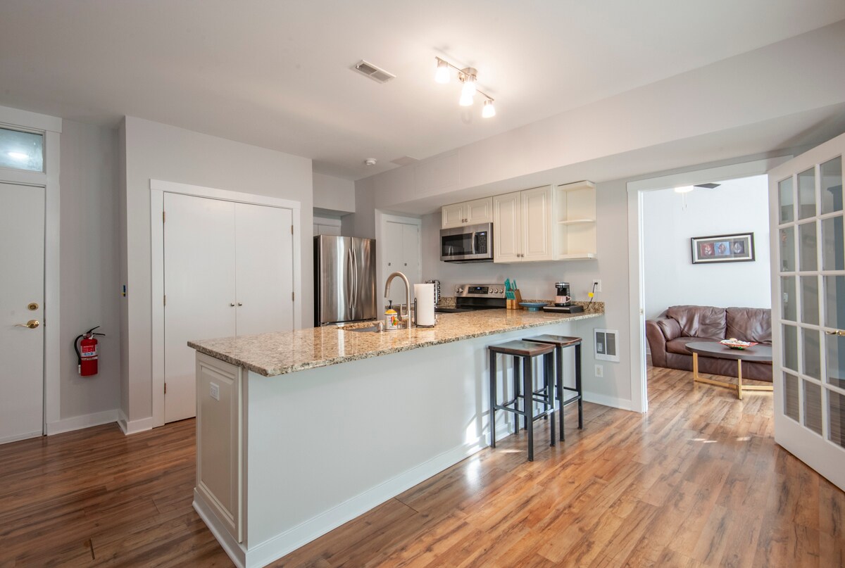 Kitchen Area - 605 Fontana Dr