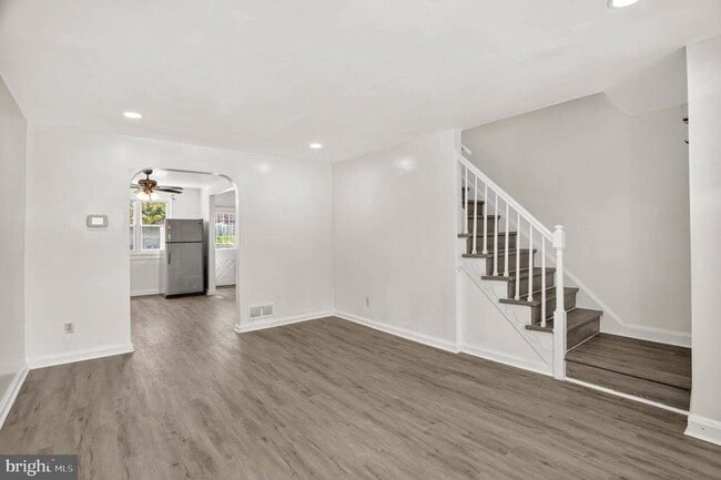 Building Photo - 5427 Channing Rd