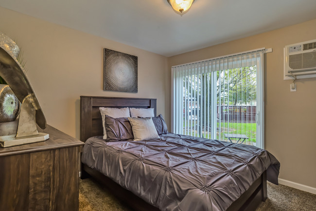 Spacious Bedroom - Autumn Ridge Apartment Homes