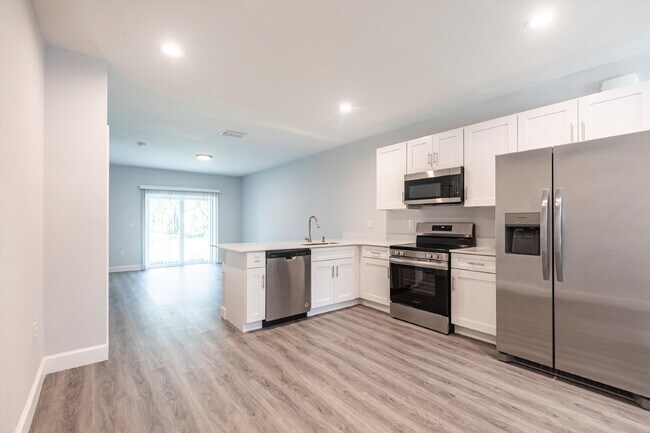 Building Photo - BRAND NEW Construction, 3 bed / 2 bath Ren...