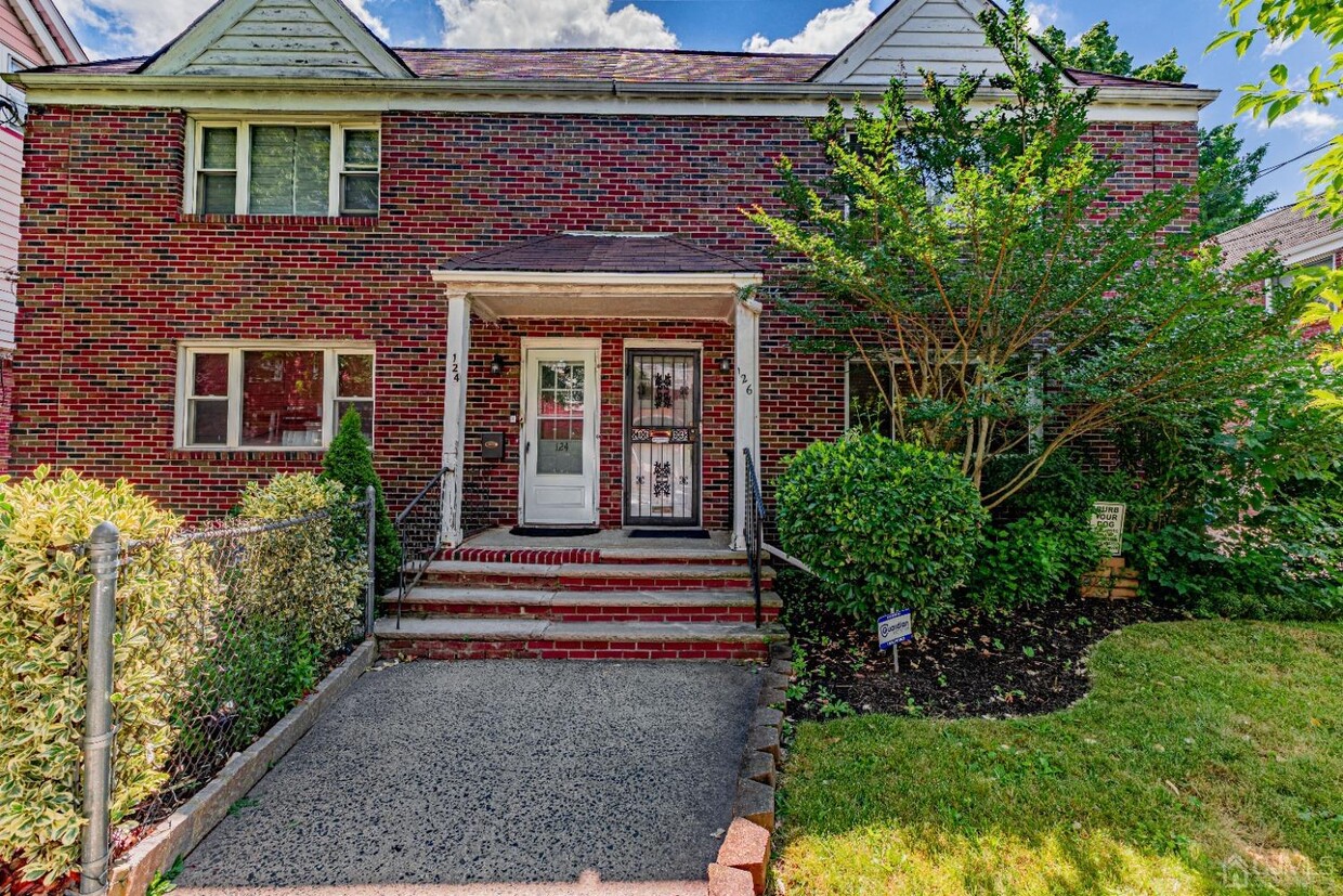 Primary Photo - 126-128-128 Midland Pl