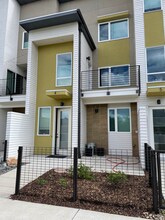 Building Photo - 225 Green Leaf Street