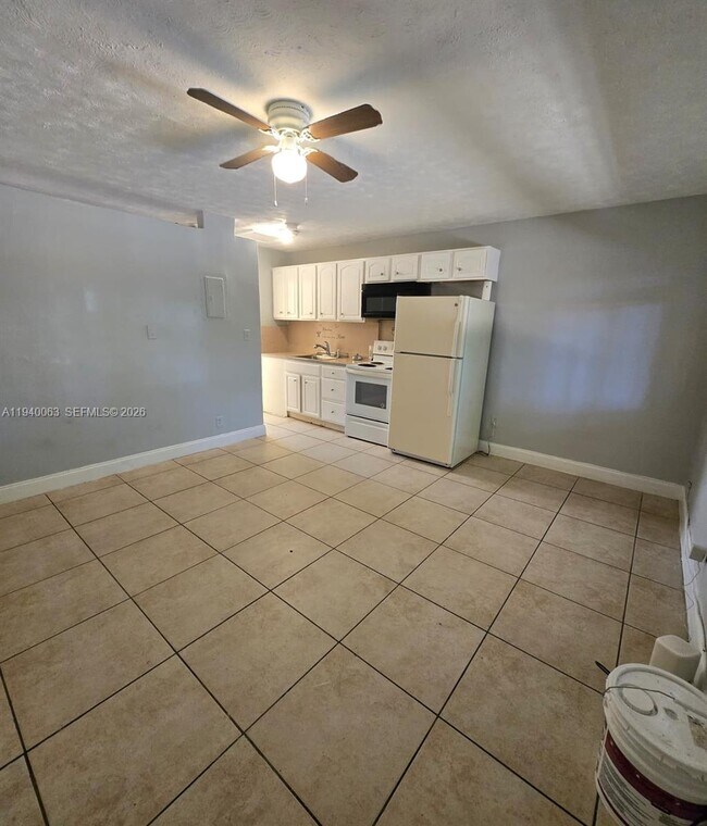 Foto del edificio - 3981 SW 12th Pl