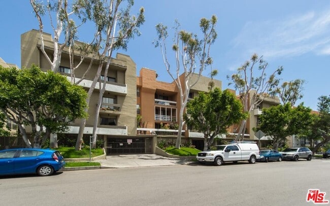 Building Photo - 740 Kings Rd