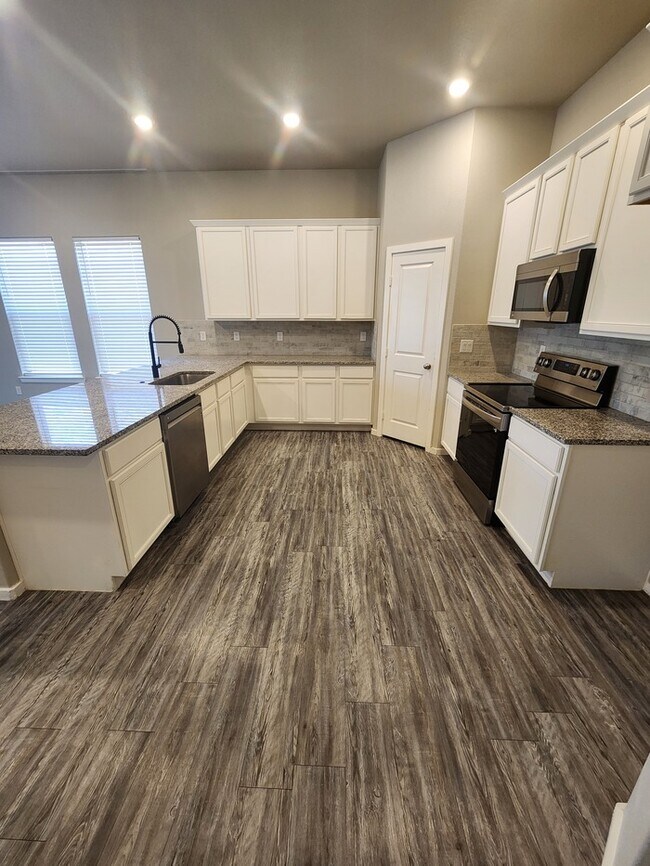 Foto del edificio - In Lone Star Trails! 3 bed 2 bath, 2 car garage