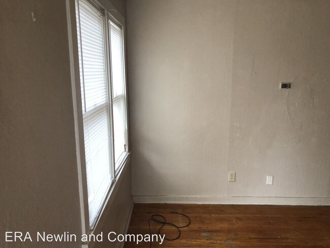 Building Photo - 1 N Van Buren St