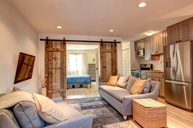 Foto del edificio - Downtown Breckenridge One Bedroom! Furnished,  Great natural light! 2parking spots!  Best Location