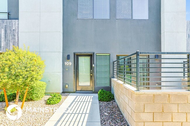 Building Photo - 1119 S Stapley Dr